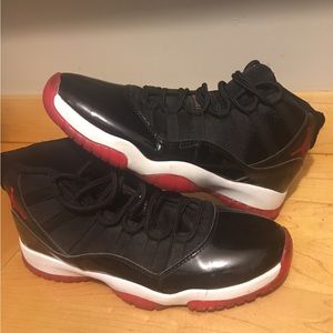 Jordan breds size 11 used good condition.